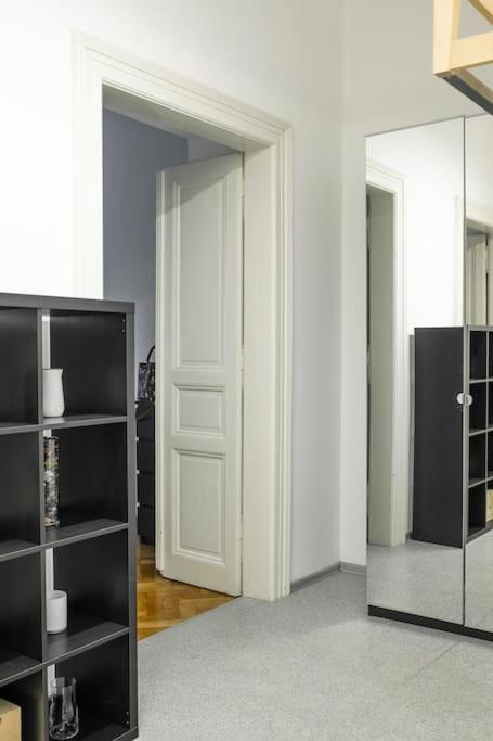 Prince Matyas Apartment Прага Экстерьер фото