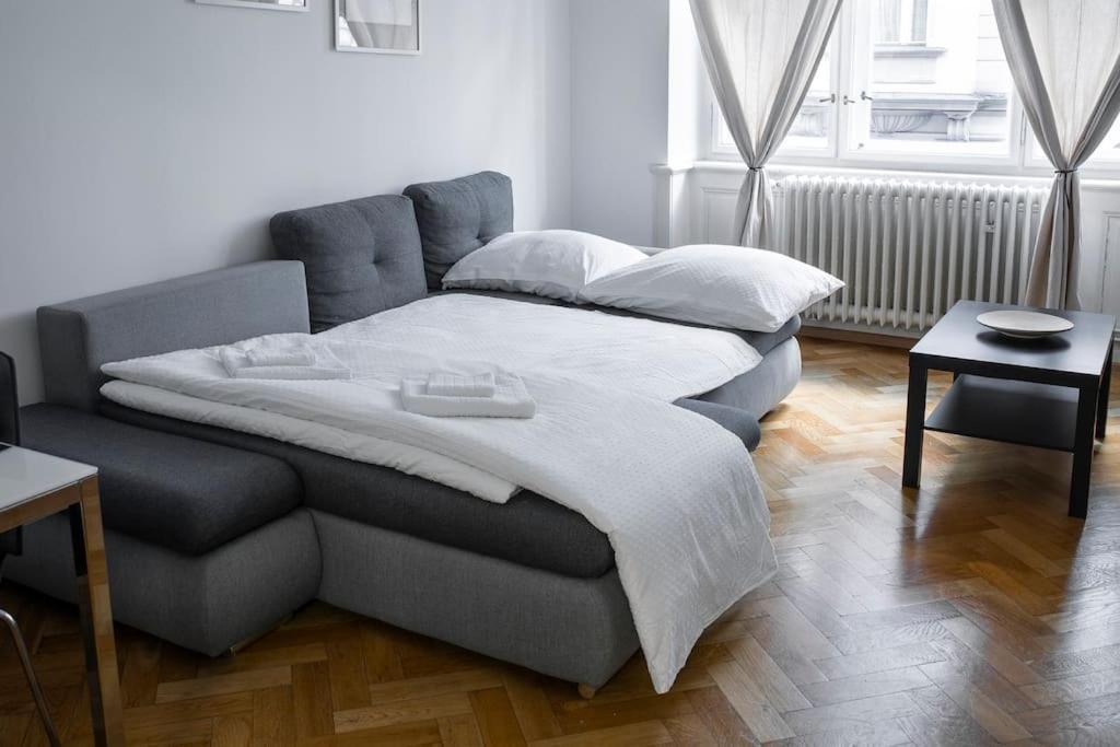 Prince Matyas Apartment Прага Экстерьер фото