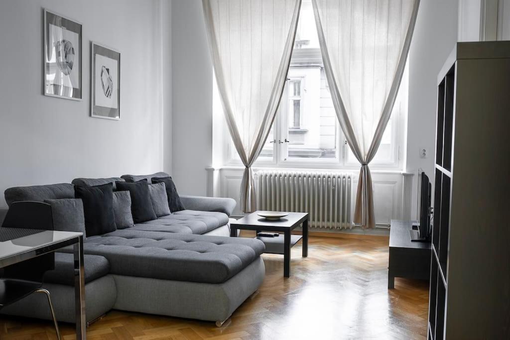 Prince Matyas Apartment Прага Экстерьер фото