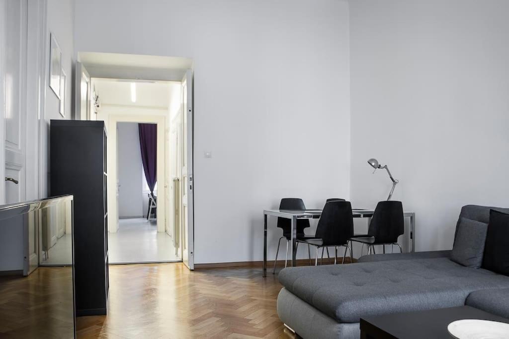 Prince Matyas Apartment Прага Экстерьер фото