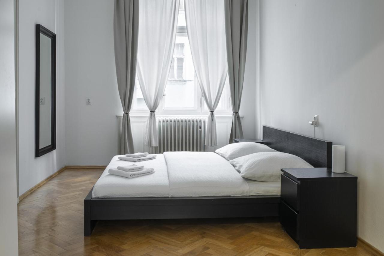 Prince Matyas Apartment Прага Экстерьер фото